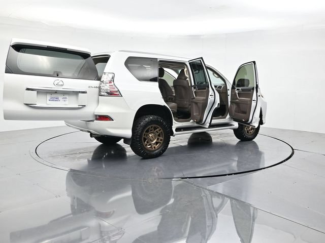 Used 2017 Lexus GX 460 w/ Navigation Package AWD/4WD image 57