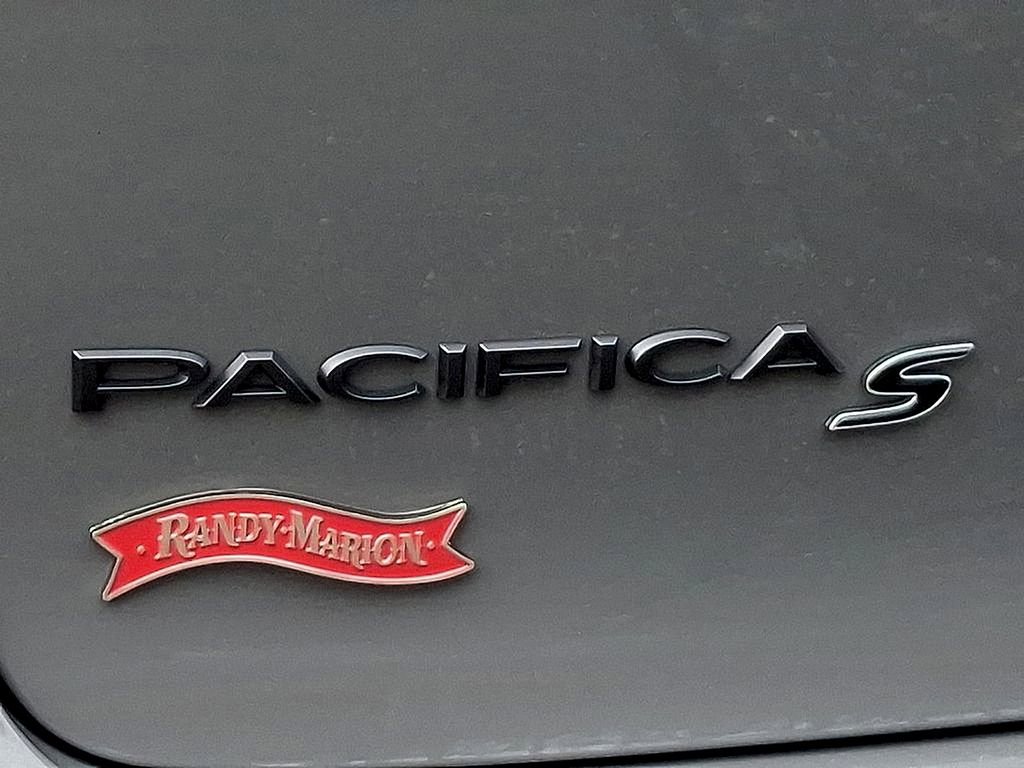 Used 2025 Chrysler Pacifica Limited FWD image 30