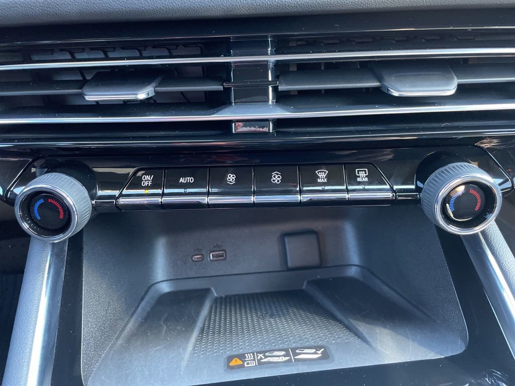 Used 2025 Chevrolet Traverse LT w/ LPO, Floor Liner Package FWD image 23