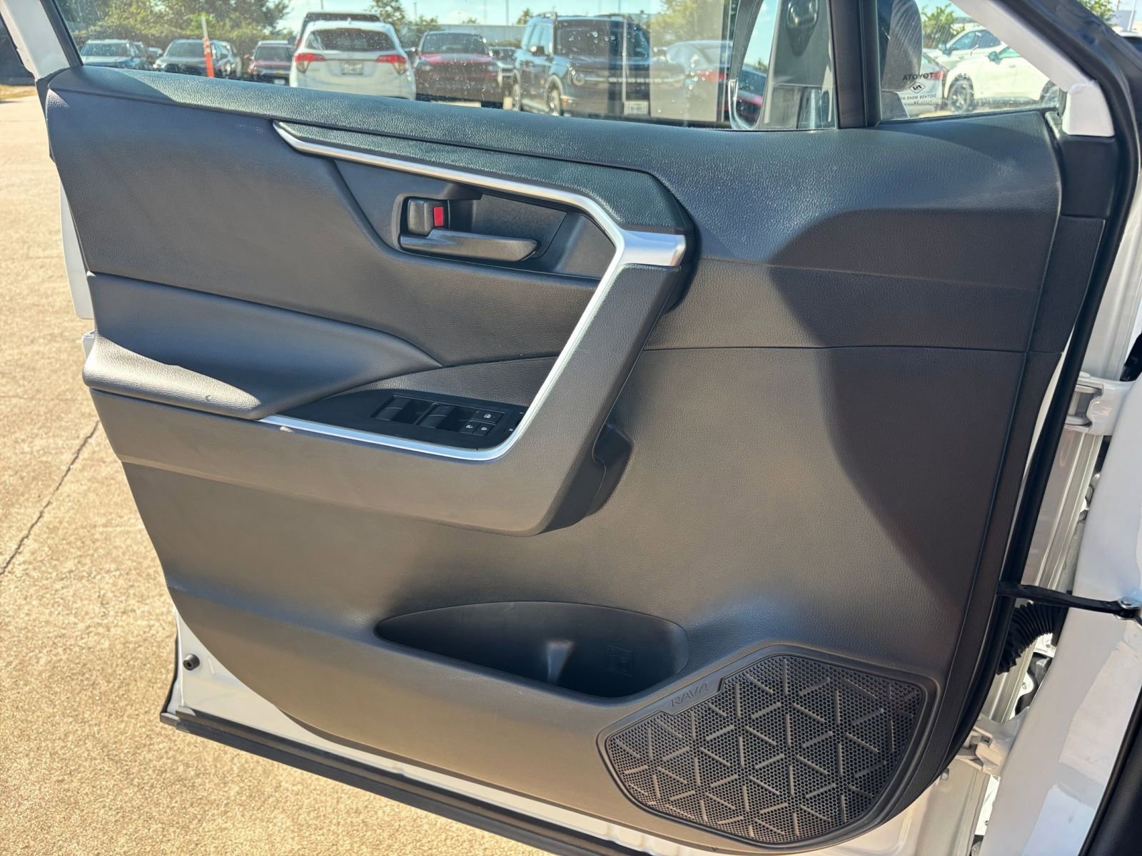 Used 2025 Toyota RAV4 LE image 20