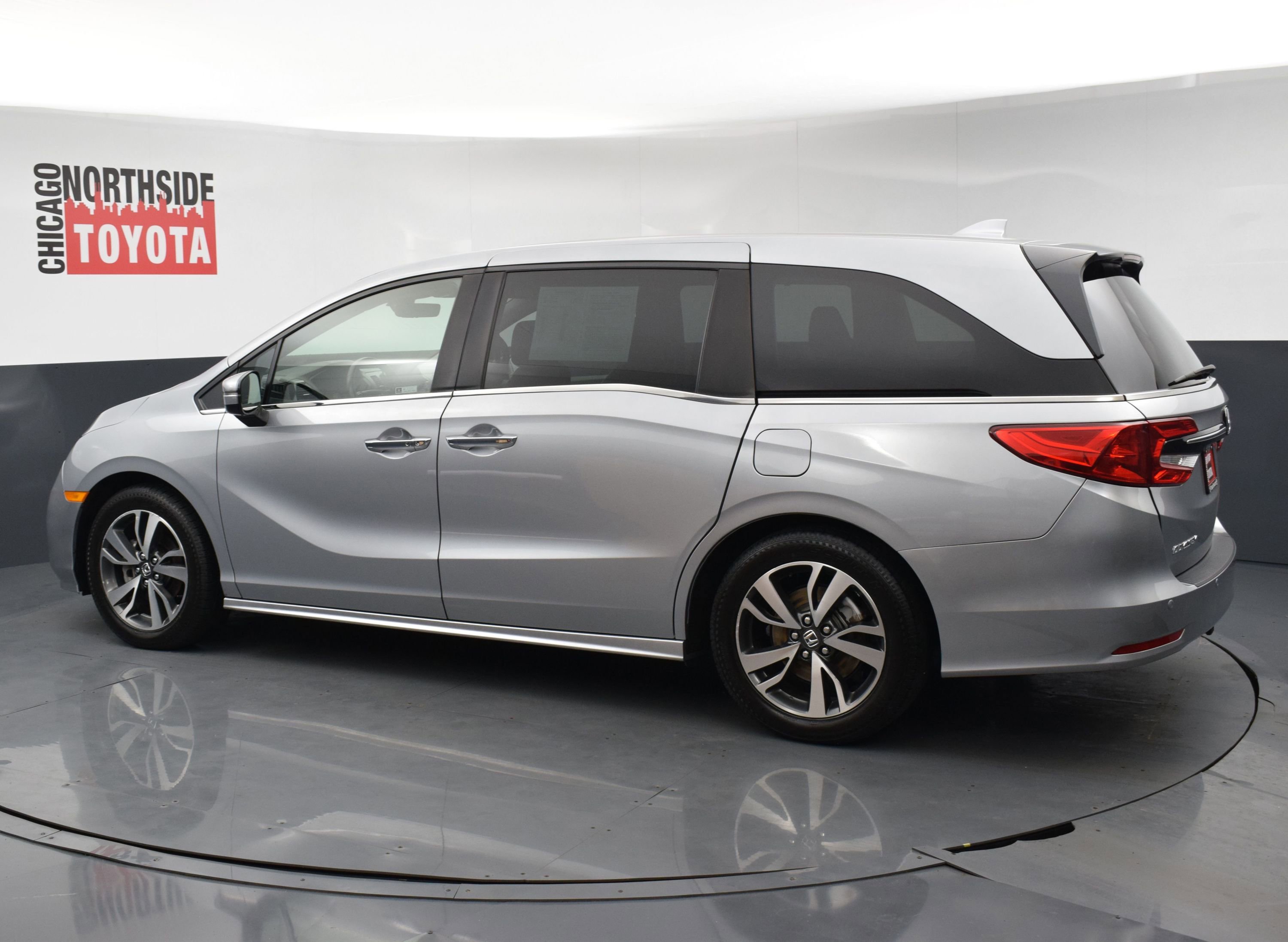 Used 2022 Honda Odyssey Touring image 2