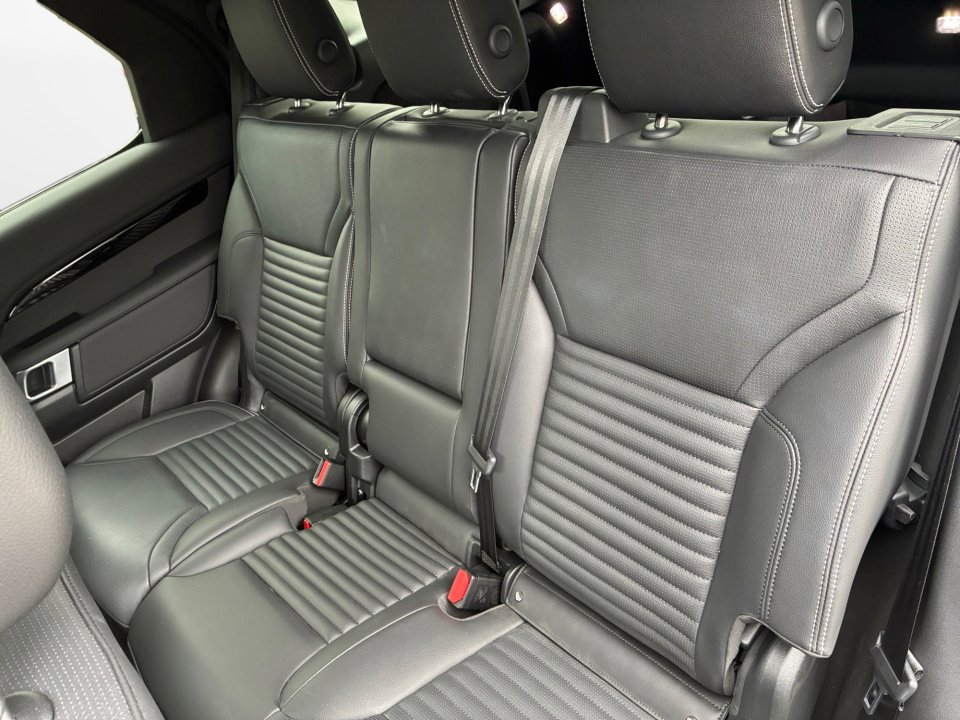 Used 2025 Land Rover Discovery S AWD/4WD image 12