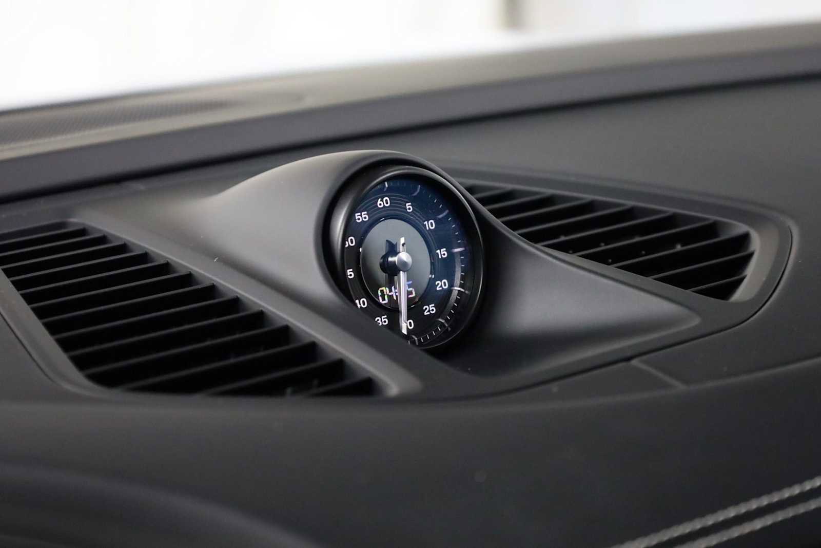 Certified 2025 Porsche Macan Electric image 18