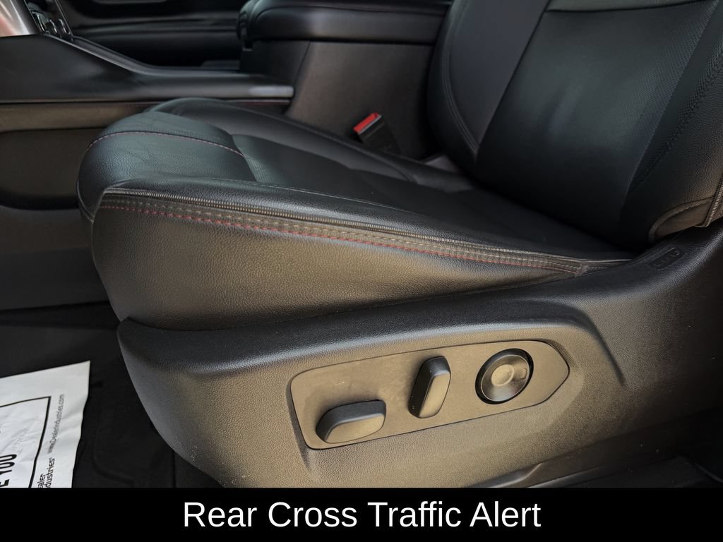 Used 2022 Chevrolet Suburban RST w/ Luxury Package RWD image 33