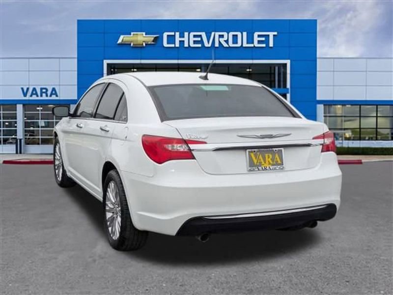 Used 2011 Chrysler 200 Limited FWD image 3