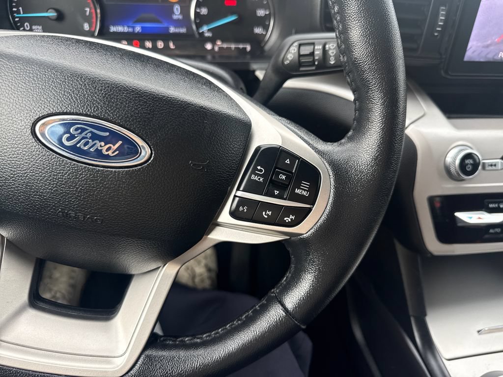 Used 2024 Ford Explorer XLT AWD/4WD image 30