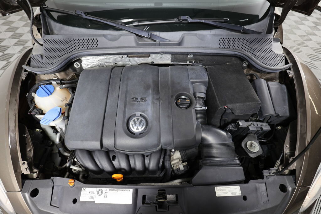 Used 2012 Volkswagen Beetle 2.5 FWD image 30