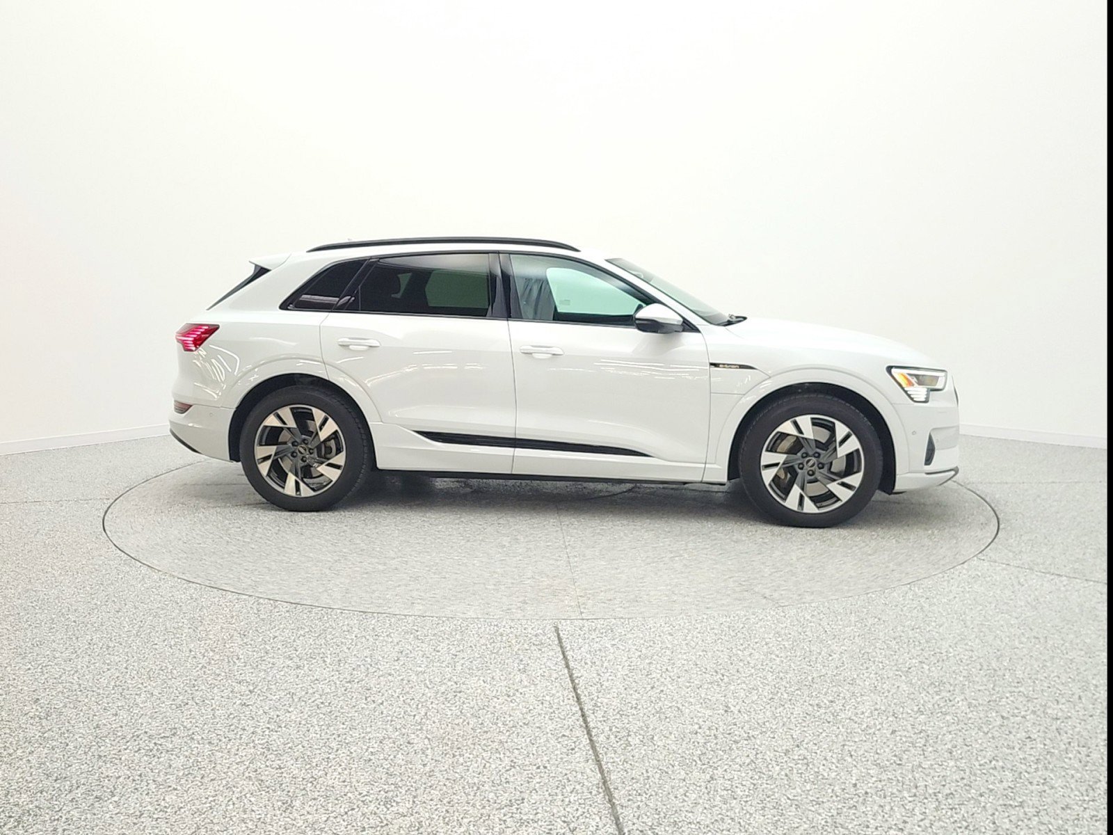 Used 2023 Audi e-tron Premium w/ Convenience Plus Package image 4