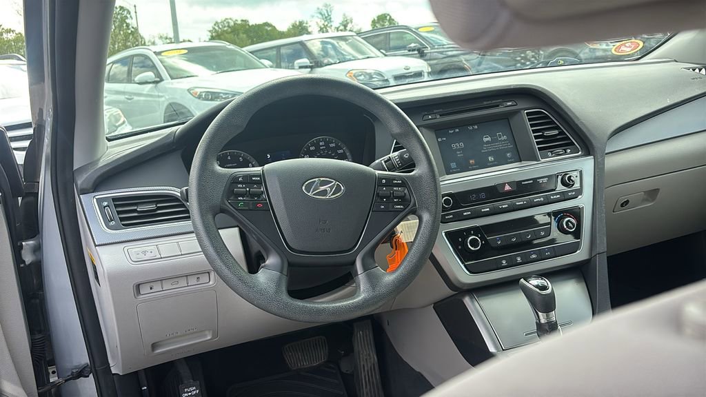 Used 2017 Hyundai Sonata SE w/ Winter Weather Package FWD image 13