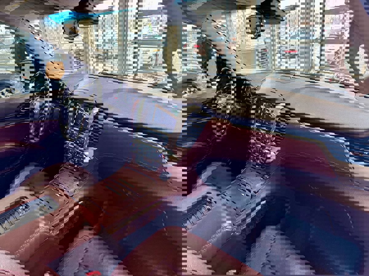 Used 2018 Chevrolet Tahoe Premier image 16