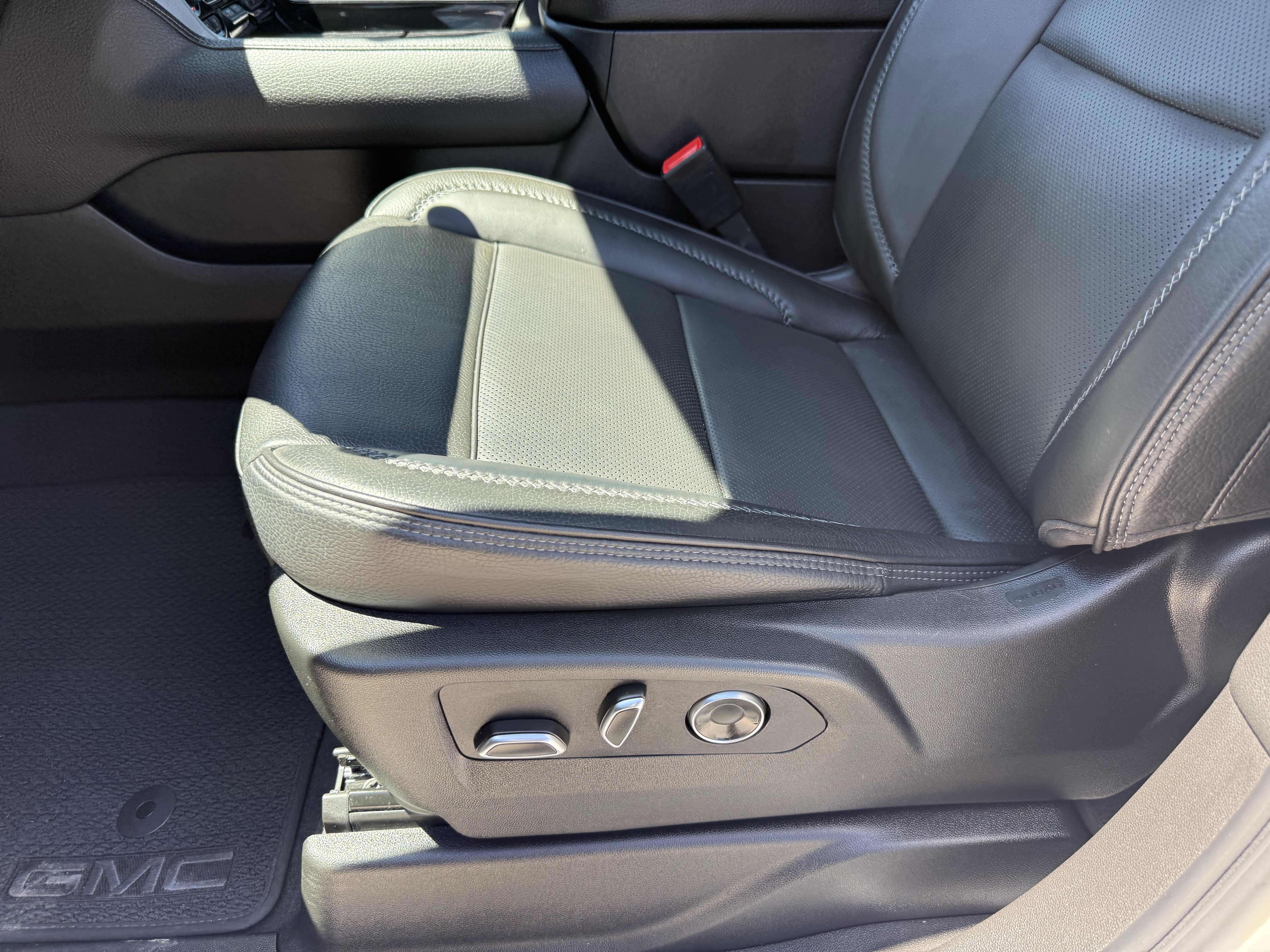 Used 2024 GMC Yukon Denali AWD/4WD image 28