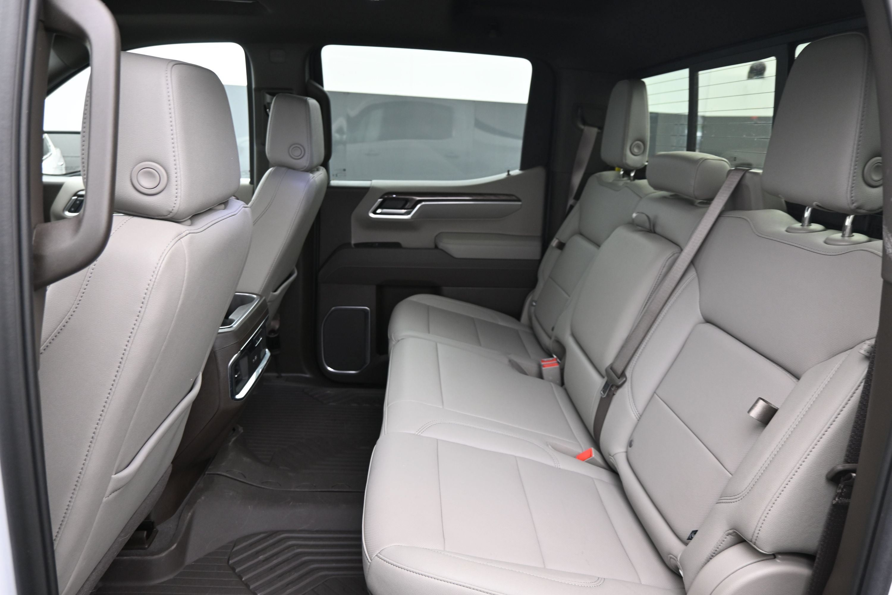 Used 2025 Chevrolet Silverado 1500 LTZ w/ LTZ Premium Package AWD/4WD image 17