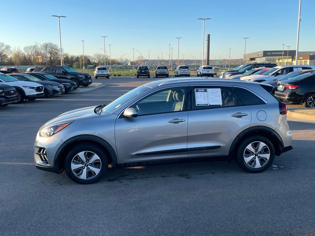 Certified 2022 Kia Niro LX image 4