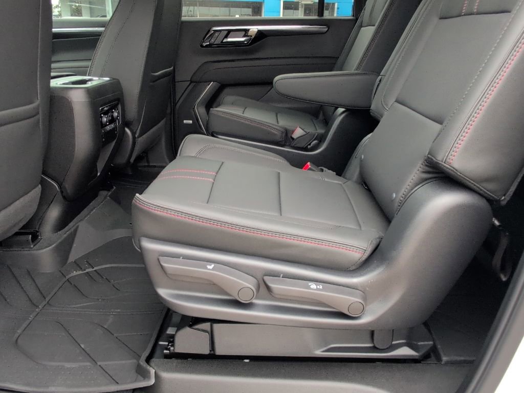 New 2026 Chevrolet Suburban RST w/ RST Capability Package AWD/4WD image 7