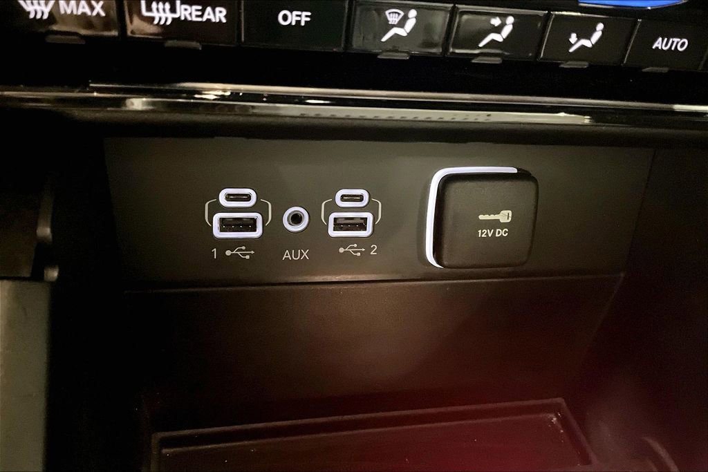 Used 2024 Jeep Grand Cherokee Laredo w/ Trailer Tow Package image 30