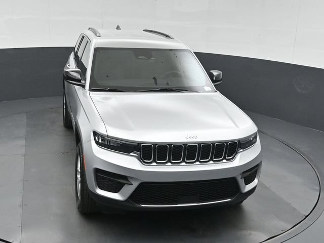 New 2026 Jeep Grand Cherokee Laredo w/ Trailer Tow Package AWD/4WD image 37