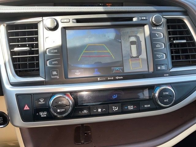 Used 2017 Toyota Highlander Limited Platinum image 18