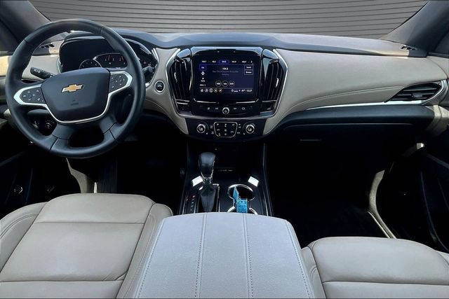 Used 2023 Chevrolet Traverse LT w/ LT Premium Package AWD/4WD image 7