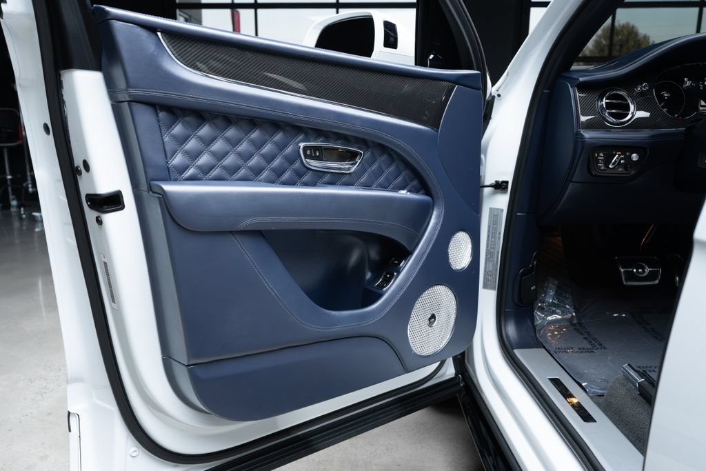 Used 2022 Bentley Bentayga AWD/4WD image 23