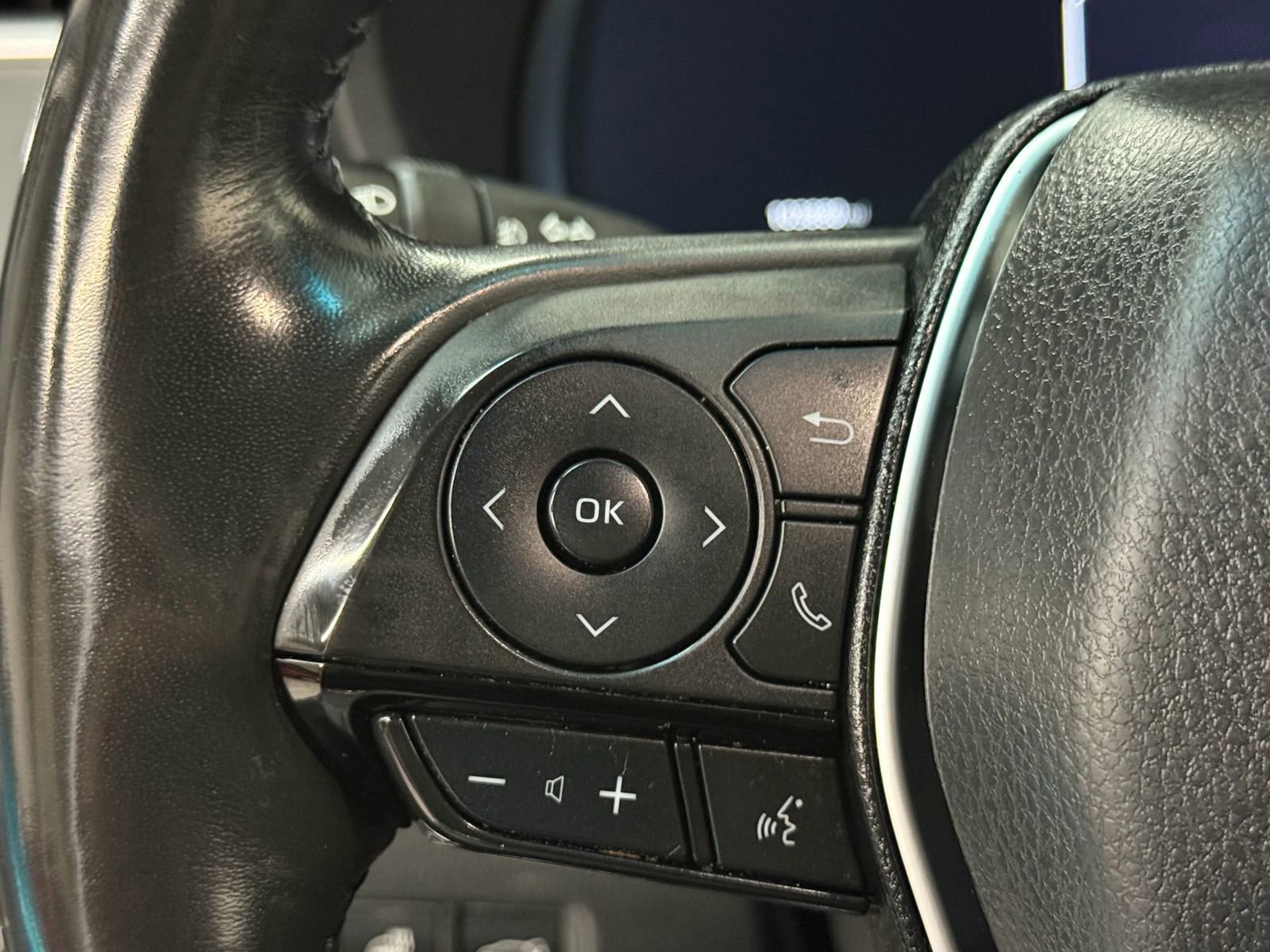 Used 2023 Toyota Venza Limited image 29