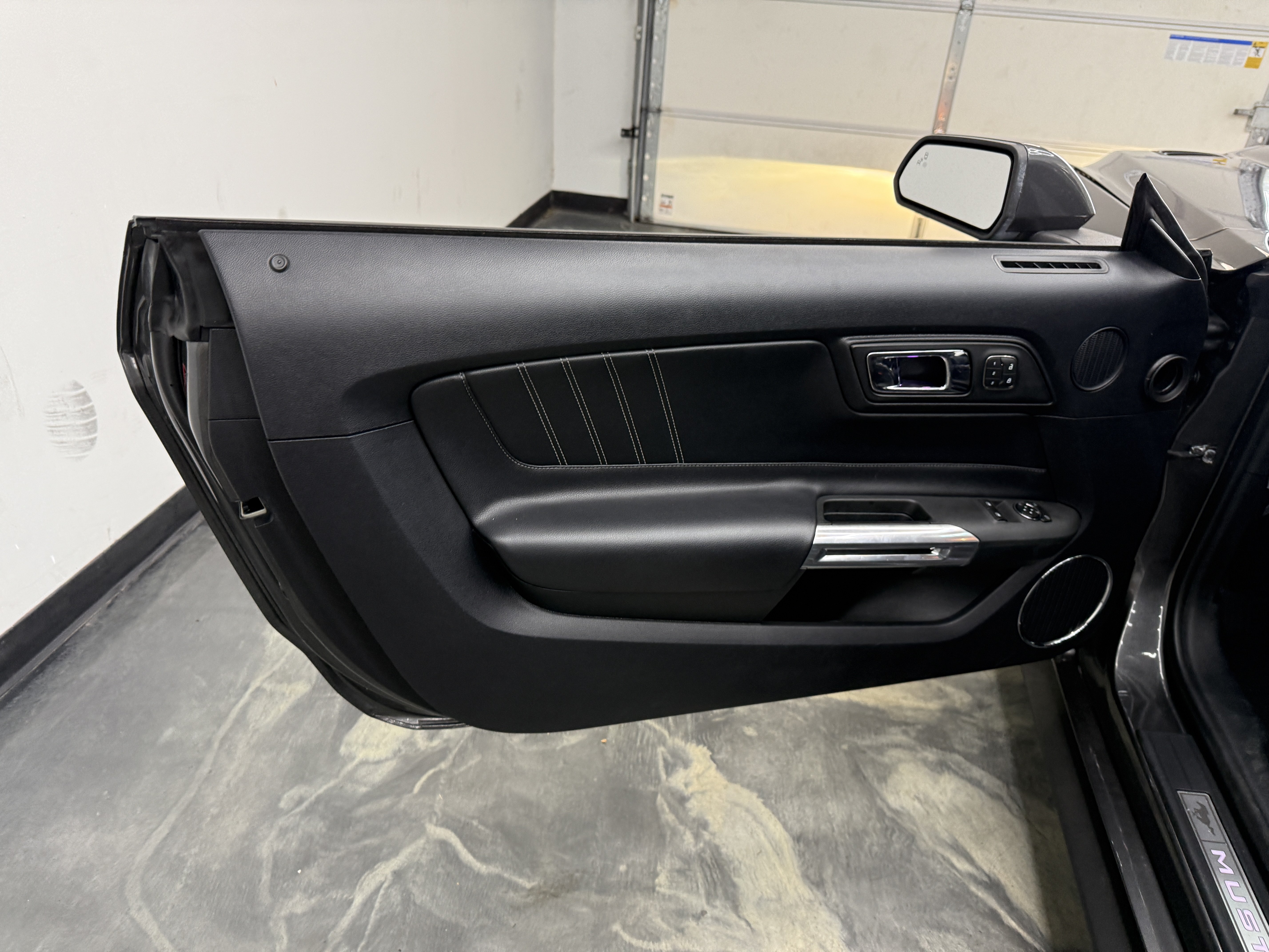 Used 2015 Ford Mustang GT Premium w/ Equipment Group 401A RWD image 9