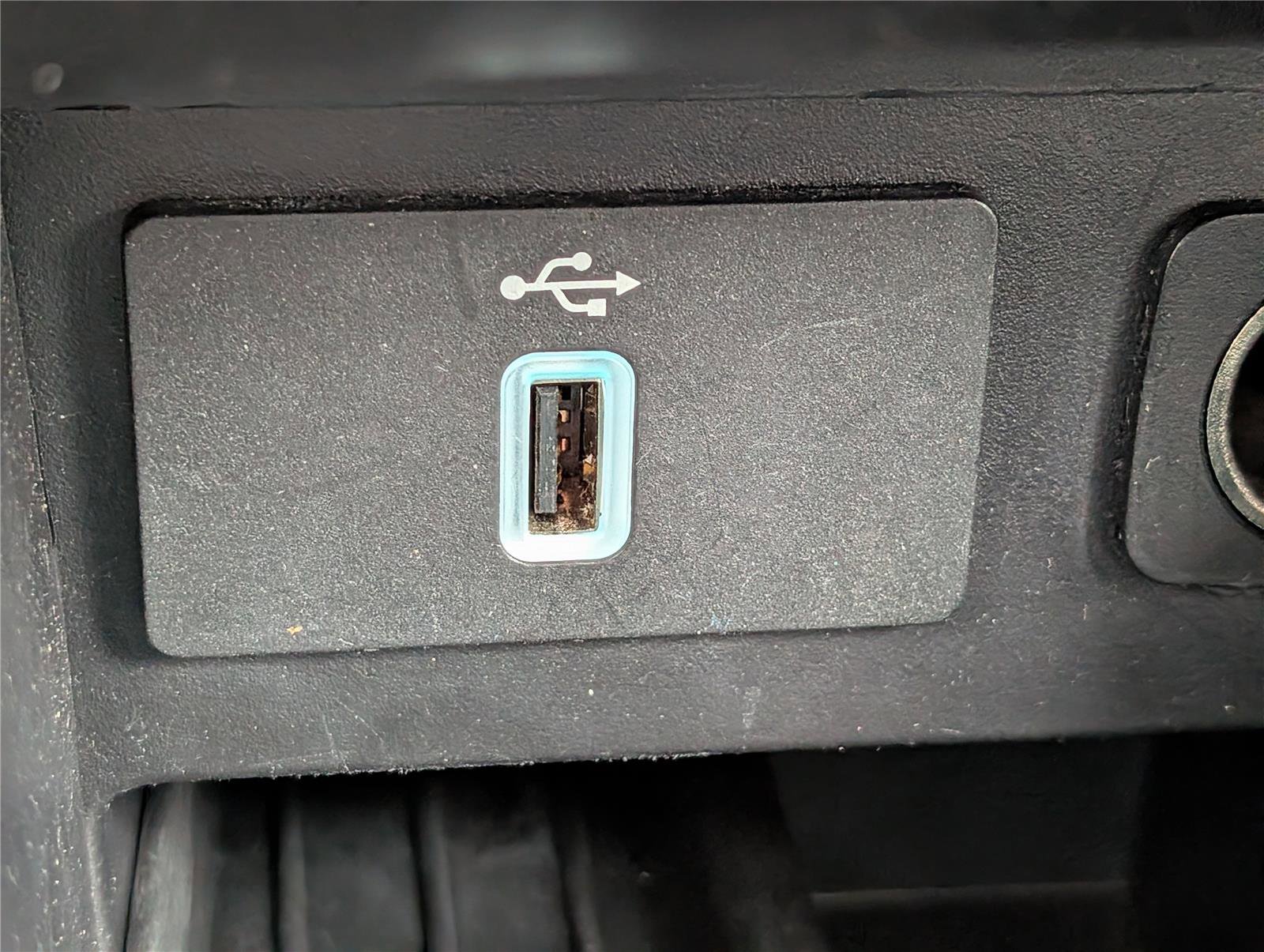 Used 2017 Ford Explorer Platinum image 28