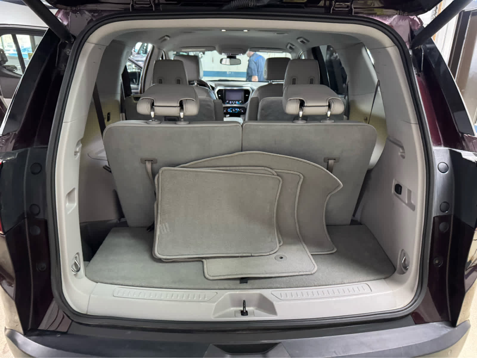 Used 2018 GMC Acadia SLT image 13