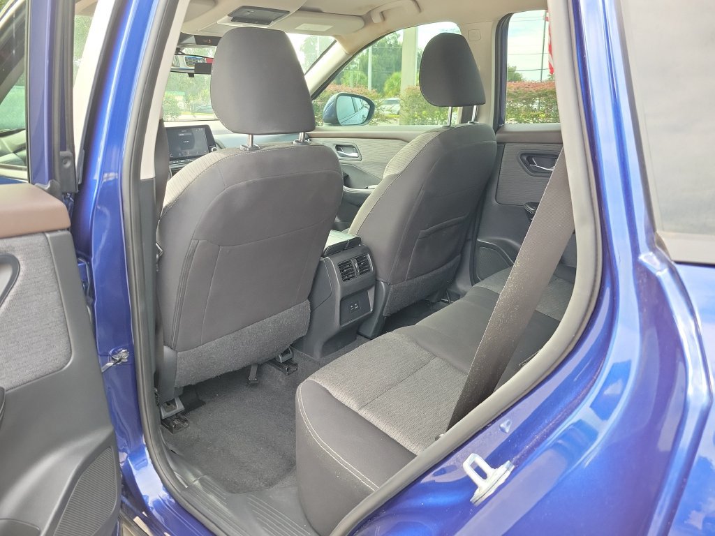 Used 2023 Nissan Rogue SV FWD image 9