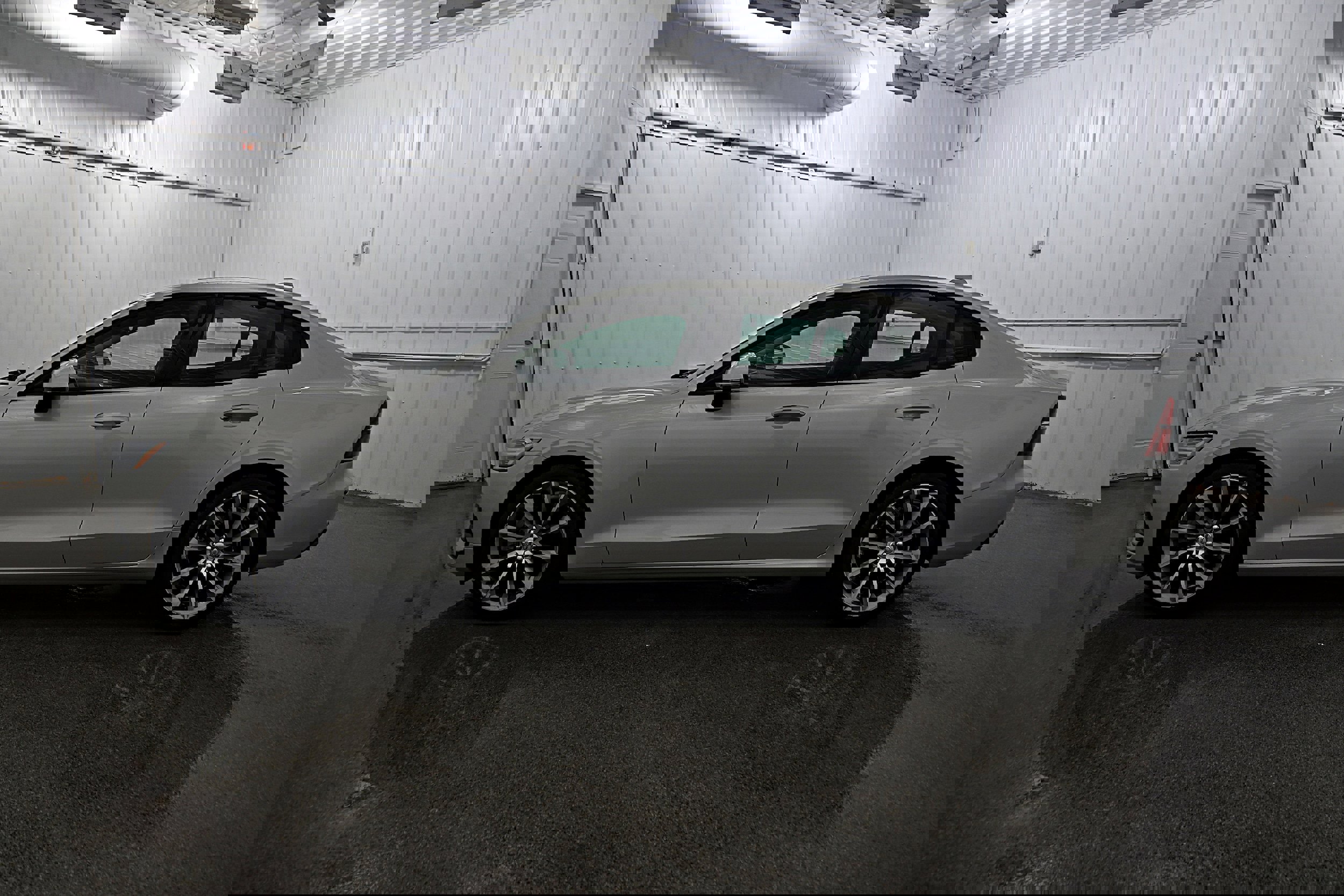 Used 2019 Volvo S60 T6 Momentum w/ Multimedia Package image 23