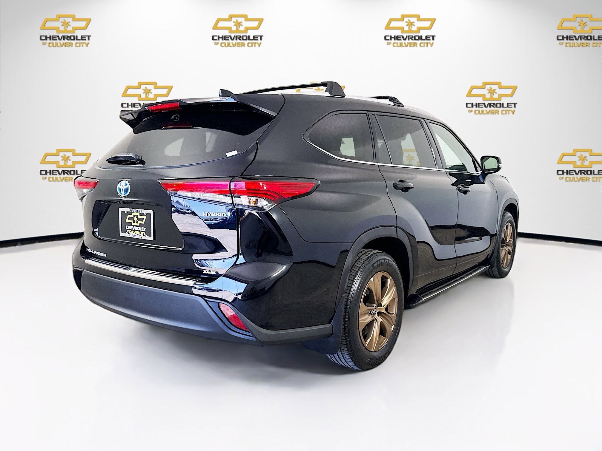 Used 2022 Toyota Highlander Bronze Edition FWD image 7
