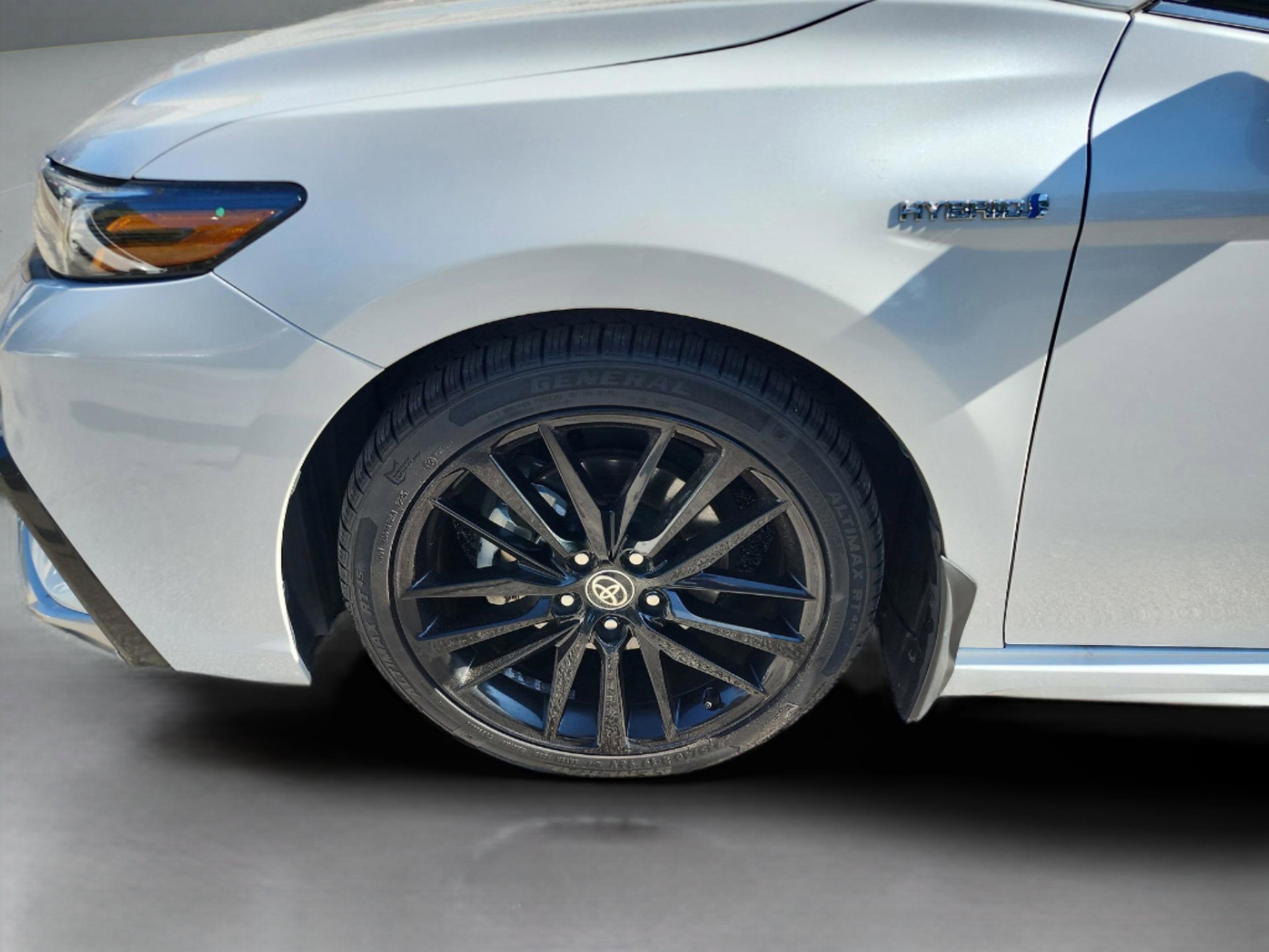 Used 2021 Toyota Camry XSE image 32