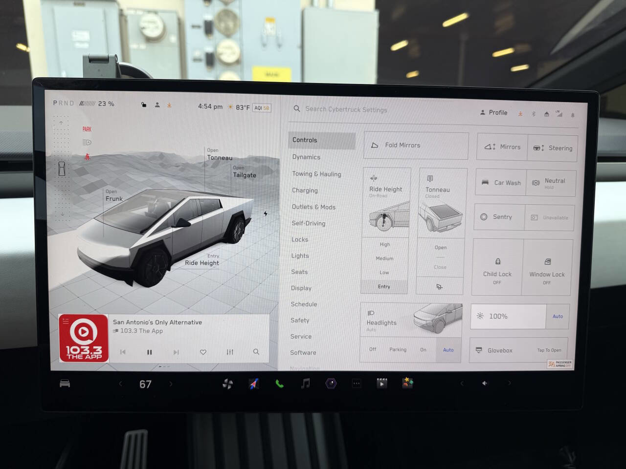 Used 2024 Tesla Cybertruck AWD Crew Cab image 34