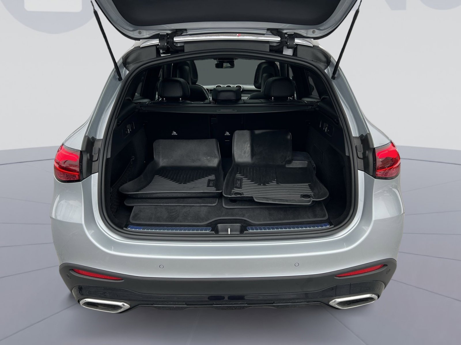 Used 2025 Mercedes-Benz GLC 350e 4MATIC image 25