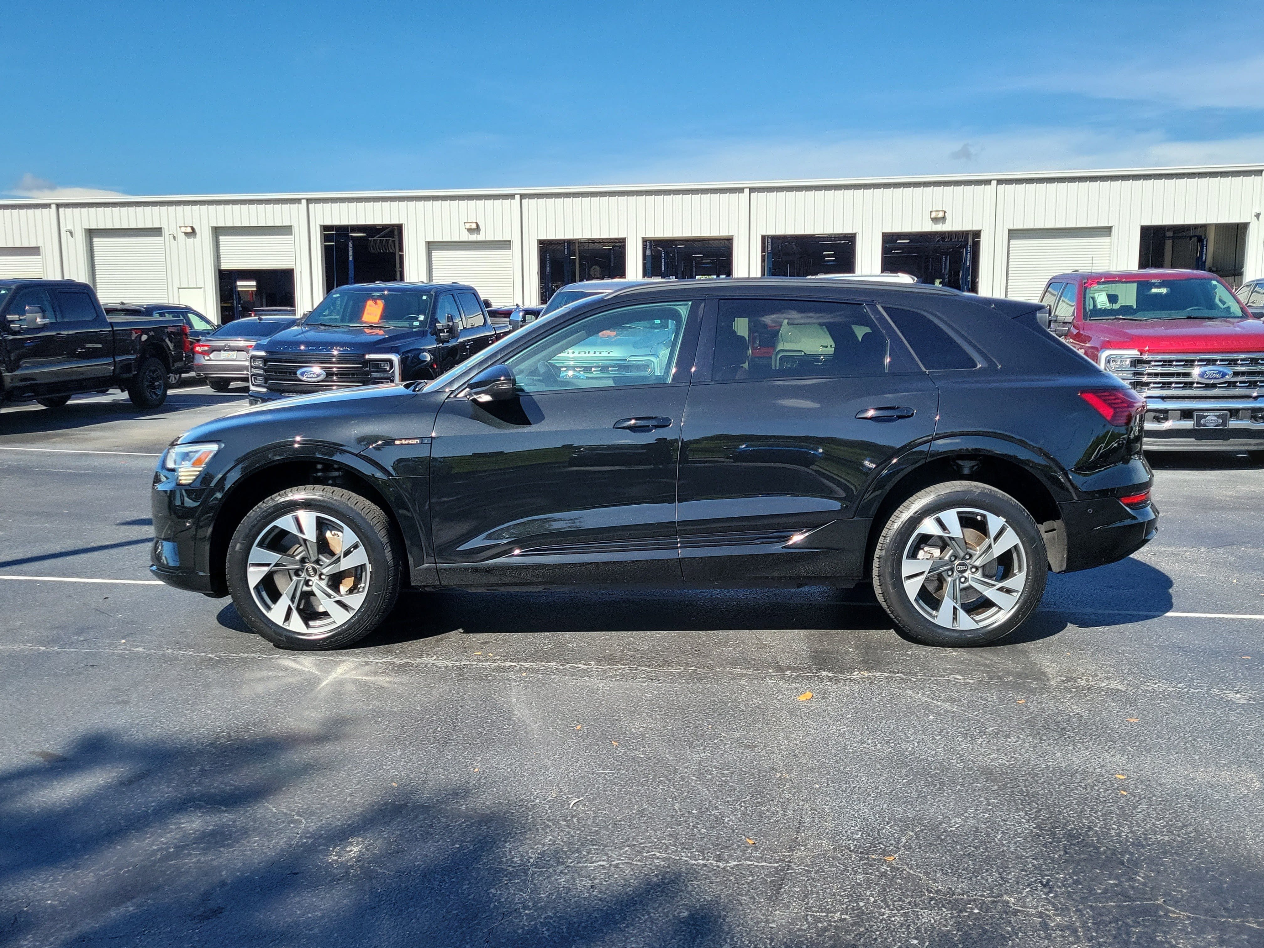 Used 2022 Audi e-tron Premium w/ Convenience Plus Package AWD/4WD image 6