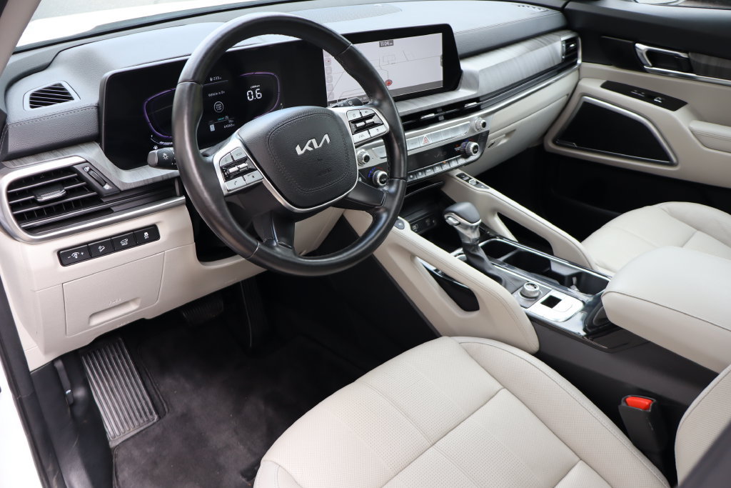 Used 2023 Kia Telluride EX w/ EX Captain's Chair Package AWD/4WD image 5