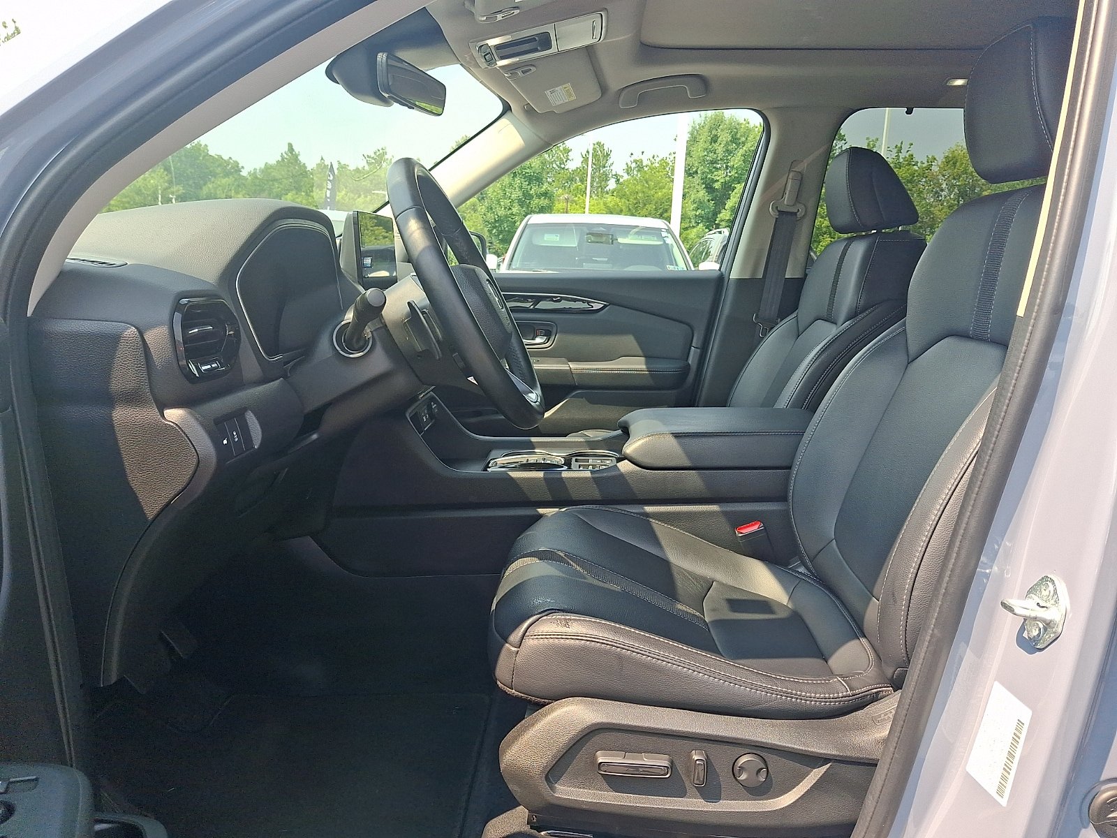 Used 2023 Honda Pilot Touring image 13