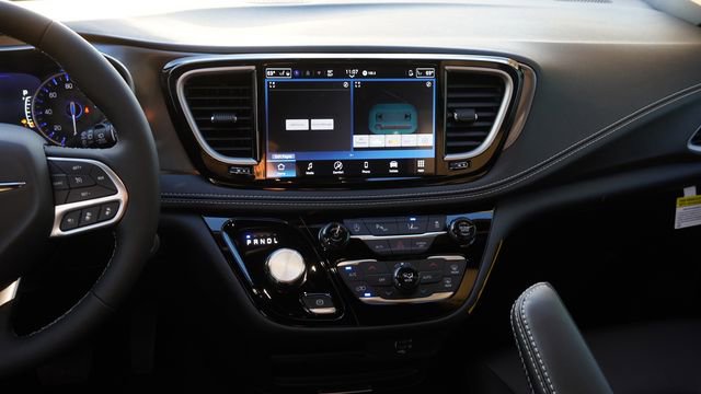 New 2026 Chrysler Pacifica Select image 14