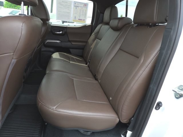 Used 2017 Toyota Tacoma Limited w/ Tow Package AWD/4WD image 11