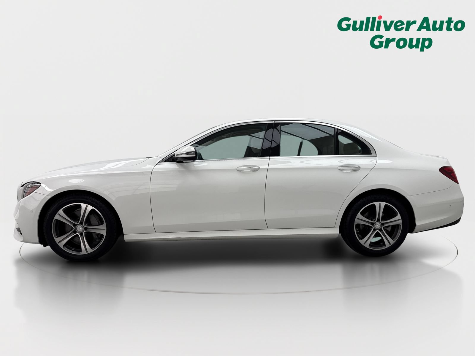 Used 2017 Mercedes-Benz E 300 4MATIC image 3