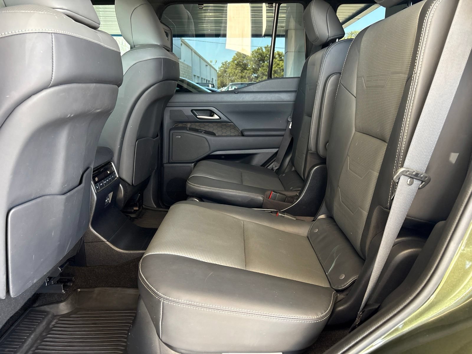 Used 2024 Lexus GX 550 w/ Accessory Package (2T) AWD/4WD image 18