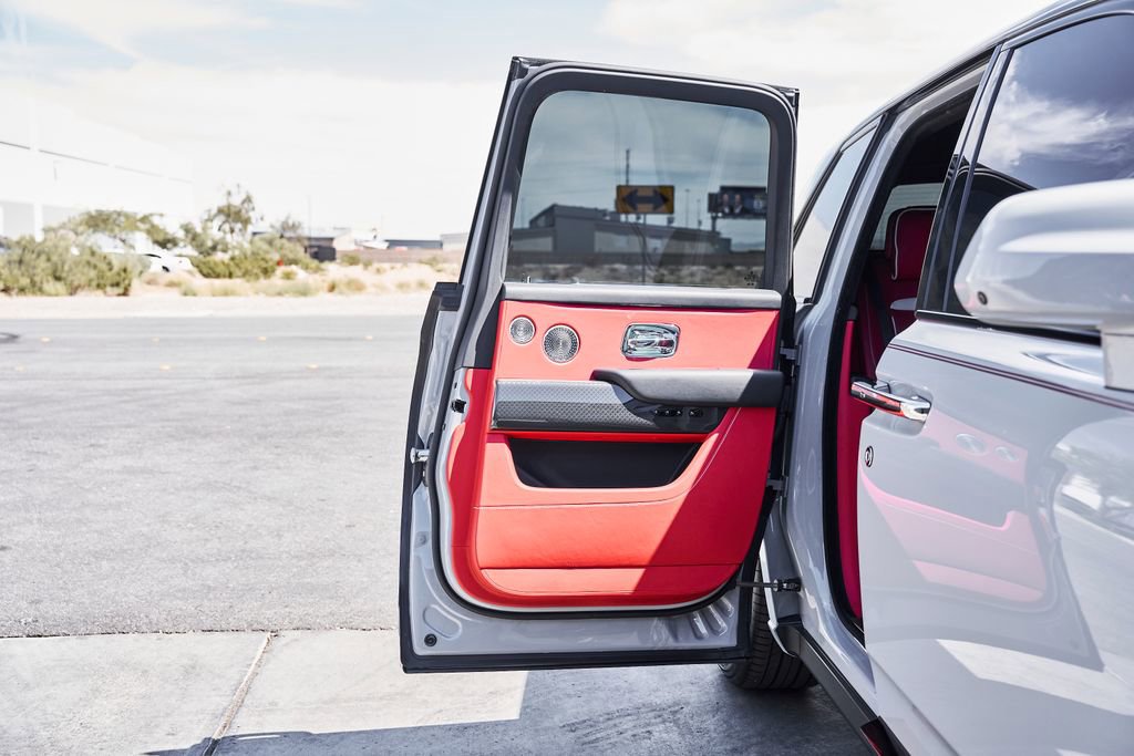 Used 2024 Rolls-Royce Cullinan Black Badge w/ Dark Exterior Package image 26