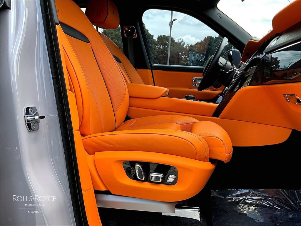 Certified 2023 Rolls-Royce Cullinan Black Badge AWD/4WD image 8