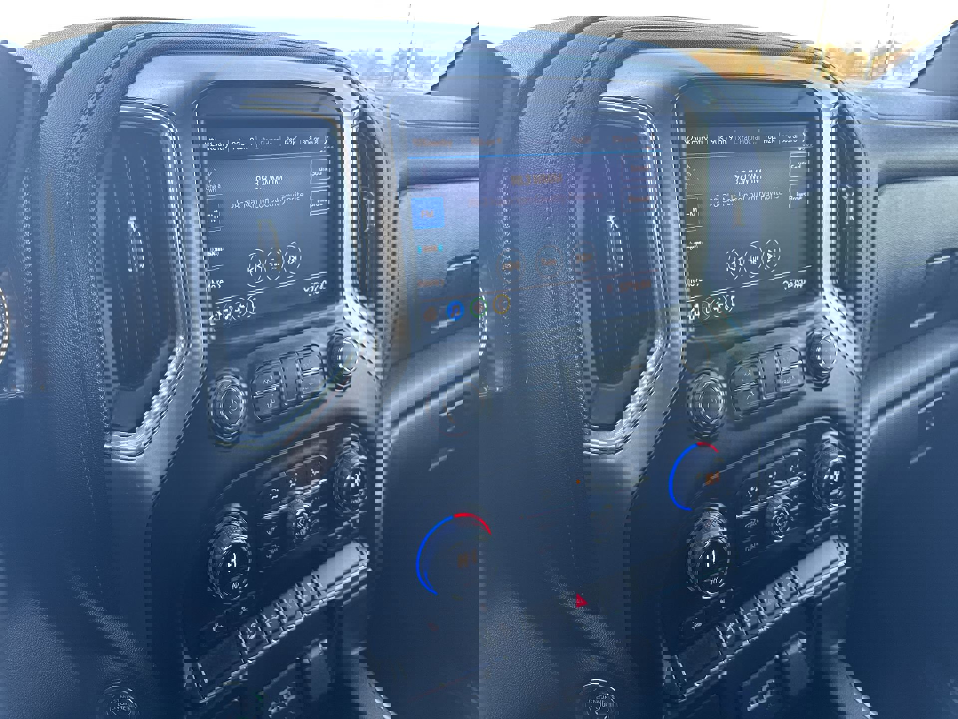 Used 2021 Chevrolet Silverado 1500 LT Trail Boss w/ Bed Protection Package image 13