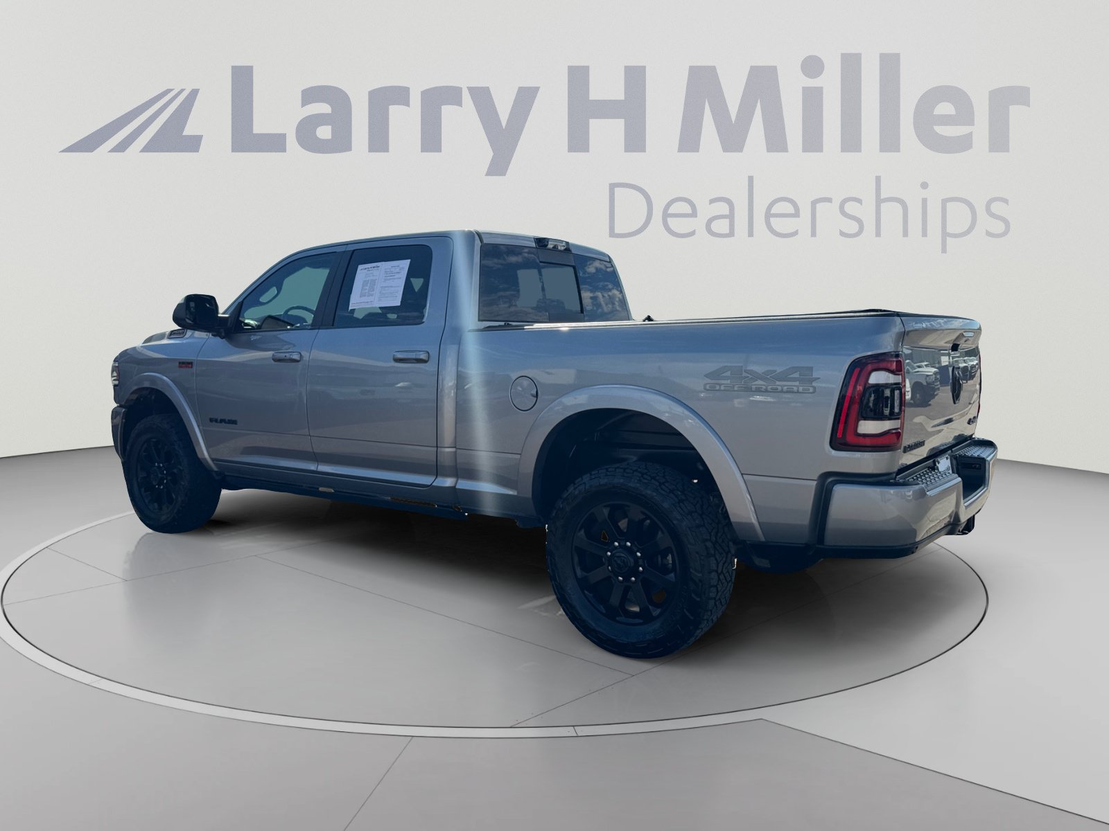 Used 2022 RAM 2500 Laramie AWD/4WD image 3