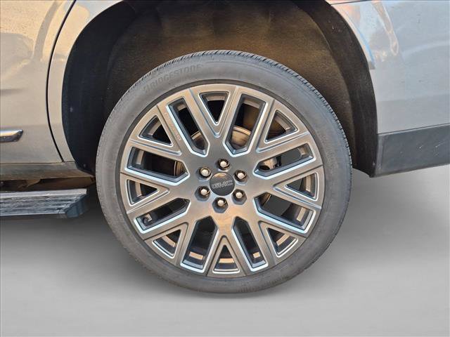 Used 2025 GMC Yukon Denali Ultimate AWD/4WD image 13