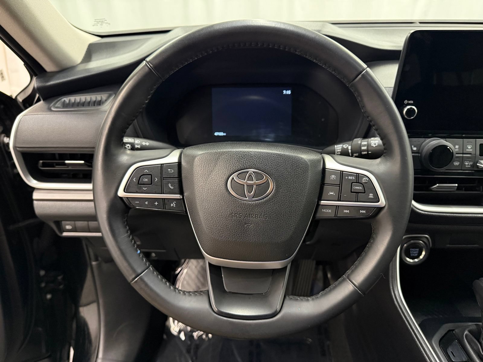 Used 2025 Toyota Grand Highlander AWD image 12