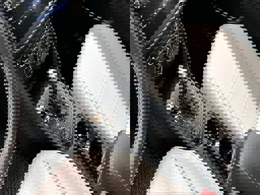 Used 2021 Volkswagen Tiguan SE AWD/4WD image 20