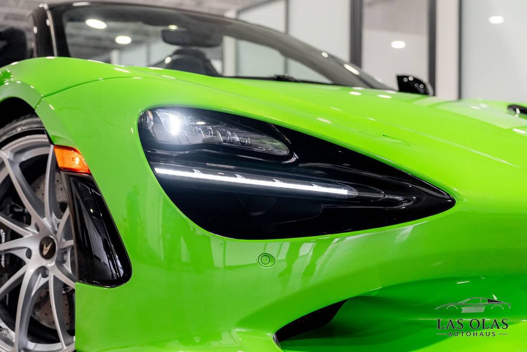 Used 2026 McLaren 750S Spider RWD image 9