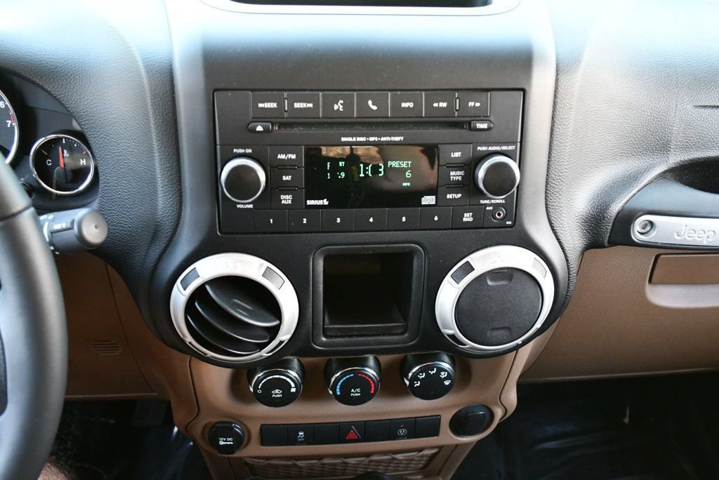 Used 2018 Jeep Wrangler Unlimited Rubicon w/ Connectivity Group AWD/4WD image 53