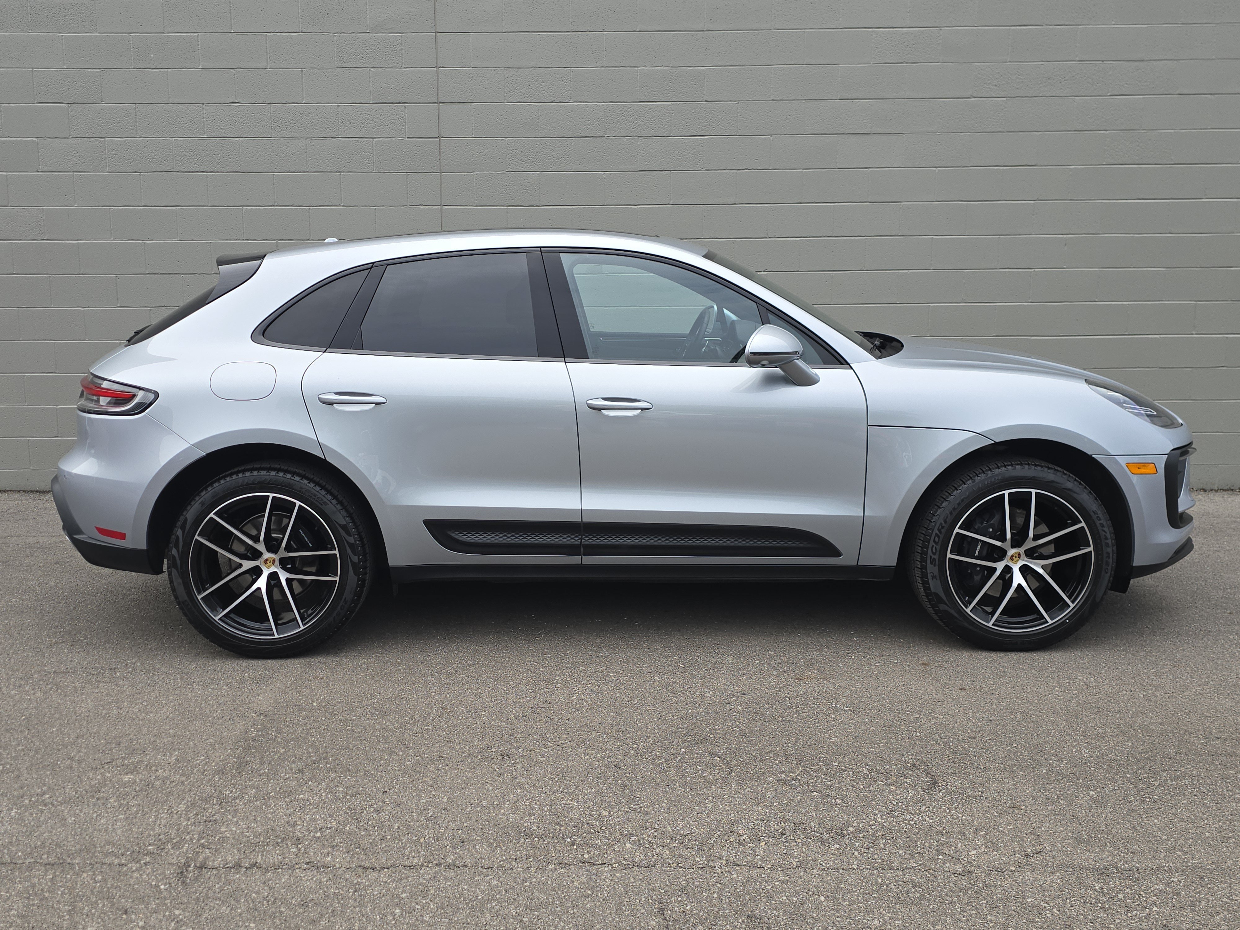 Certified 2026 Porsche Macan AWD/4WD image 14